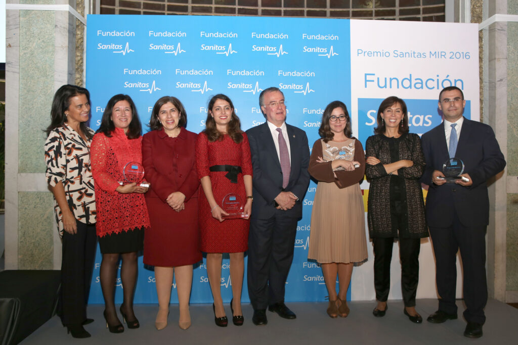 Foto de familia, durante la entrega del Premio Sanitas MIR 2016